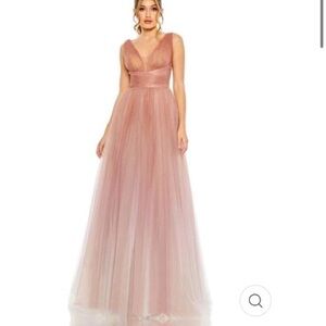 NWT Mac Duggal Glitter Ombre V-Neck Sleeveless Gown